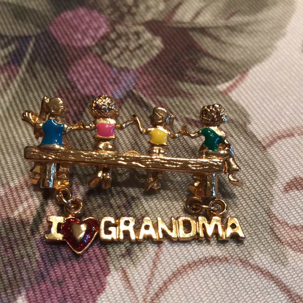 BROOCH FOR GRANDMA